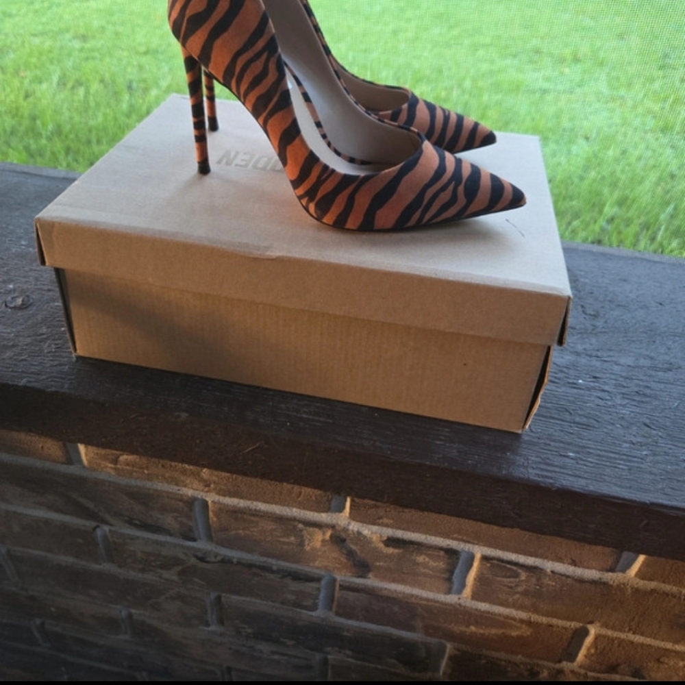 Steve Madden Tiger-Print Pointed Toe Stiletto Pumps - Brown/Black